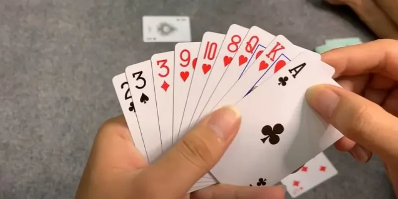 Tiến lên miền Trung là gì?